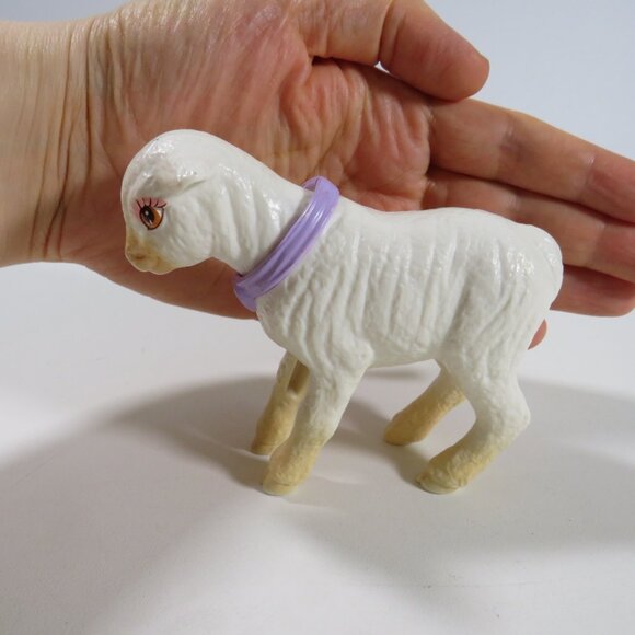 Sheep with cute eyelashes & purple collar Plastic Figure - Picture 8 of 9